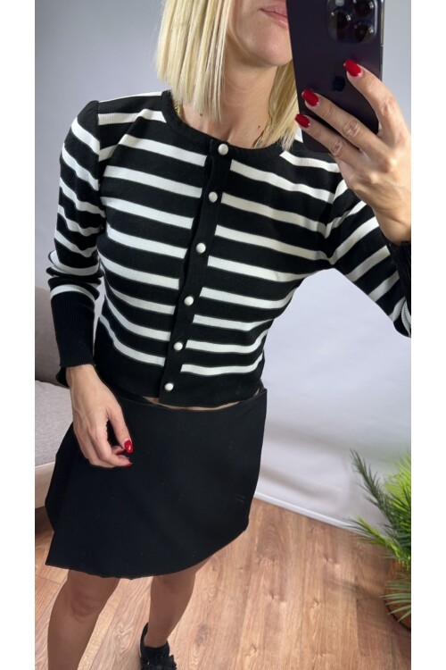 SF008 DÜĞMELİ TRİKO HIRKA