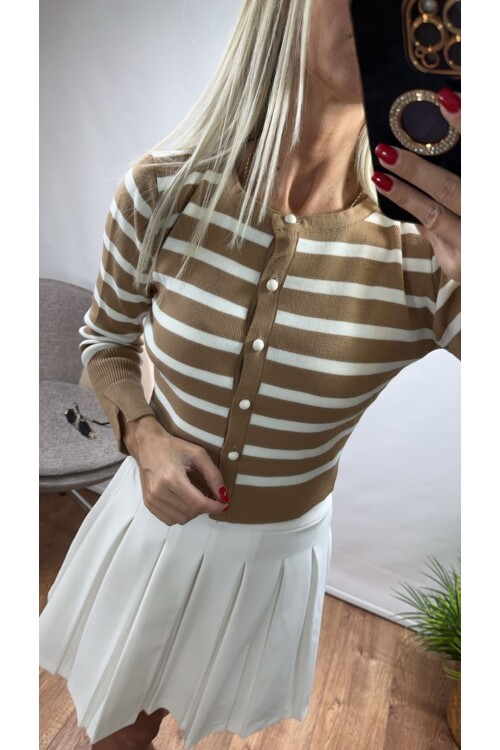 SF008 DÜĞMELİ TRİKO HIRKA
