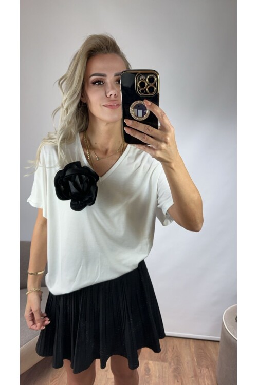 SF053 GÜL AKSESUARLI TİŞÖRT