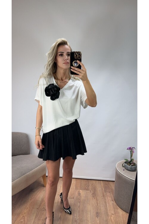 SF053 GÜL AKSESUARLI TİŞÖRT